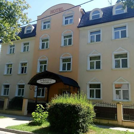 Hotel Grand Нове-Замки Экстерьер фото